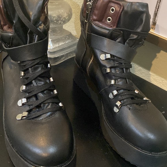 Hiking boots - Picture 2 of 7